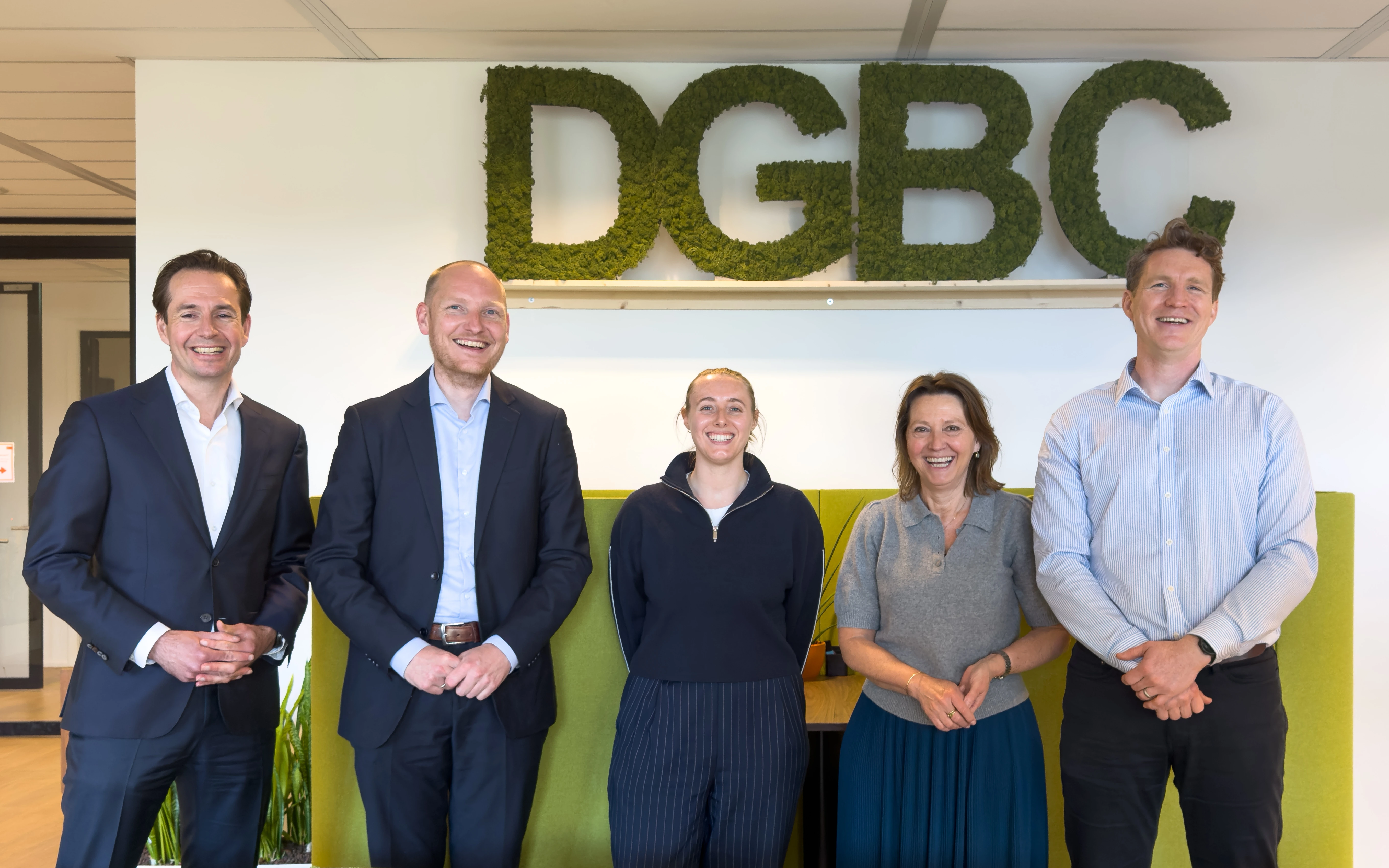 Left to right: Martijn Vlasveld (Head of Sustainability Europe and Portfolio Manager, Edmond de Rothschild REIM; Board Member DGBC), Rudy van der Helm (Manager BREEAM NL and Certifications, DGBC), Florence Owens (BREEAM Partnerships Manager, BRE), Brigit Gerritse (Managing Director, DGBC) and Tom Wilson (Director, Building Performance Services Product, Sales and Data, BRE). (© DGBC)