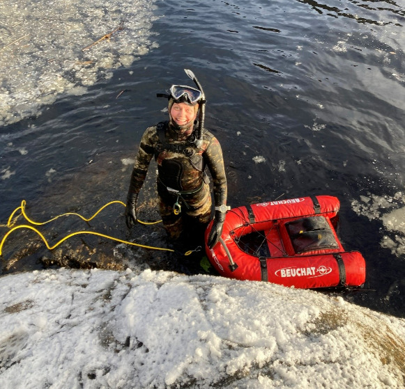 Underwater surveys in the Mandal River. Photographed by Sweco Norge